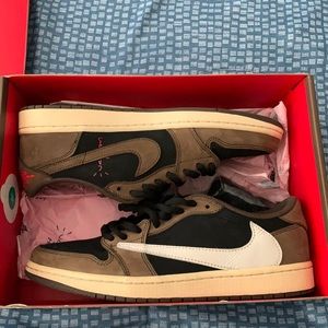 Travis Scott 1s Low